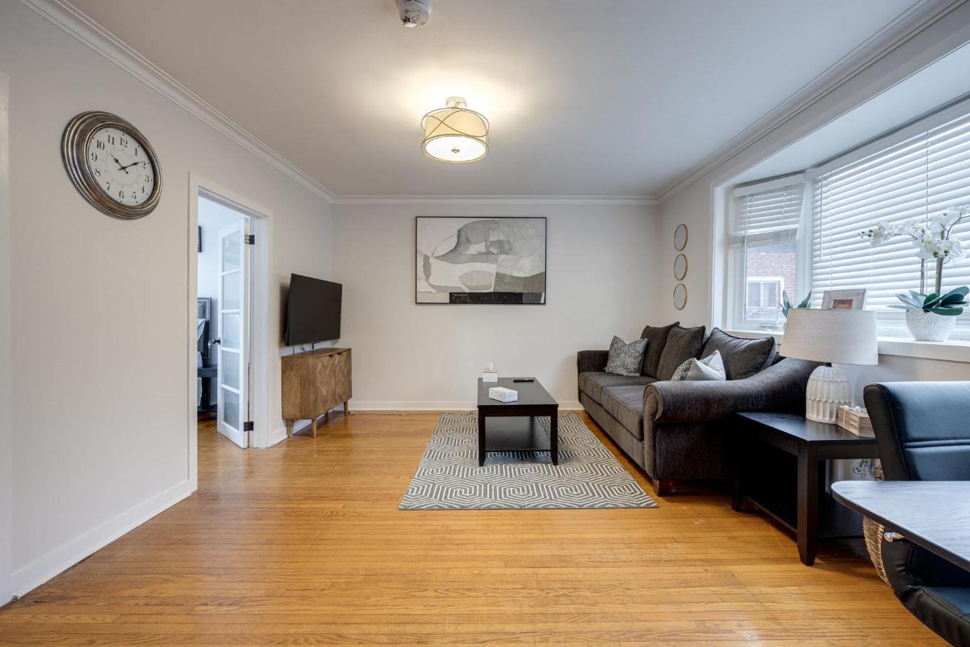 Eglinton West Guest Suite Торонто Экстерьер фото
