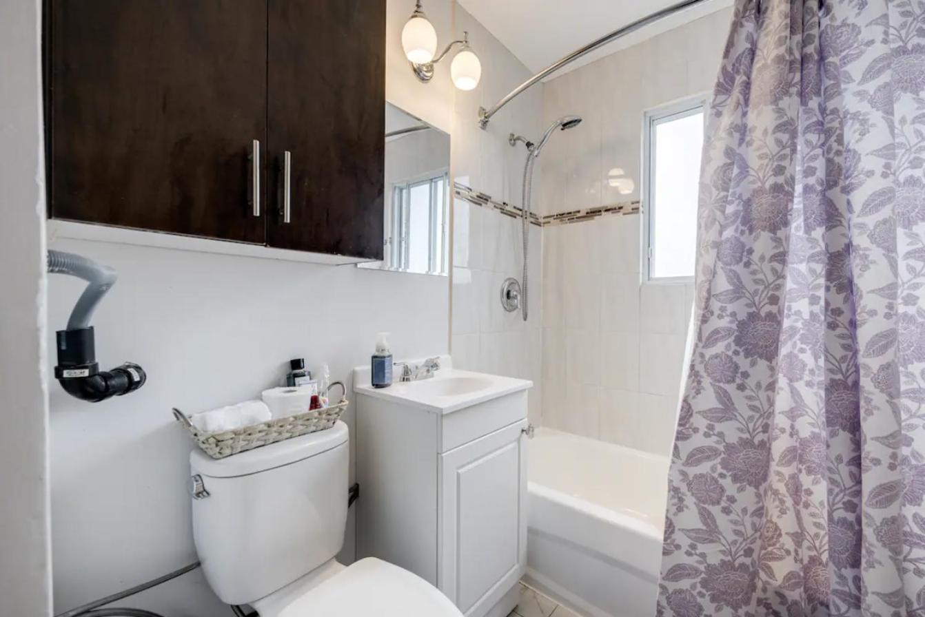 Eglinton West Guest Suite Торонто Экстерьер фото